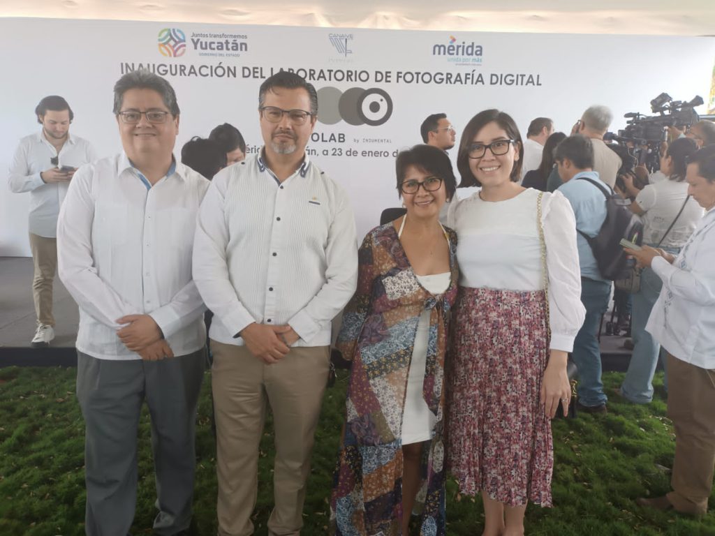 Profesores de la Anáhuac Mayab en la inauguración del Laboratorio de Fotografía Digital de Yucatán