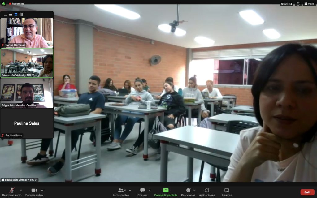 Catalina Lodoño de la Universidad de Medellín Colombia en una clase espejo con la Escuela de Comunicación de la Anáhuac Mayab