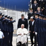 Así fue la llegada del Papa a Lisboa para participar en la JMJ.- Foto de Marco Bertorello, de la AFP