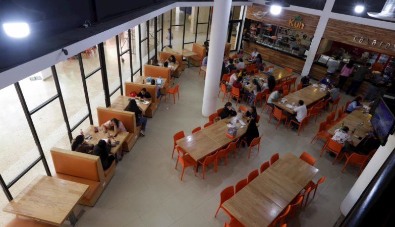 Imagen de internet que muestra la cafetería de la Universidad Anáhuac Mayab