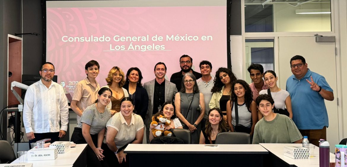 Portarretratos, el Consulado Mexicano y el Memorial Coliseum. Alumnos se despiden de Los Ángeles.