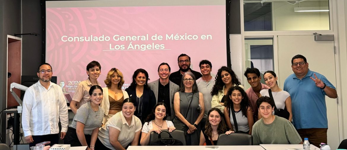 Representantes del Consulado mexicano en LA charlan con estudiantes de Comunicación