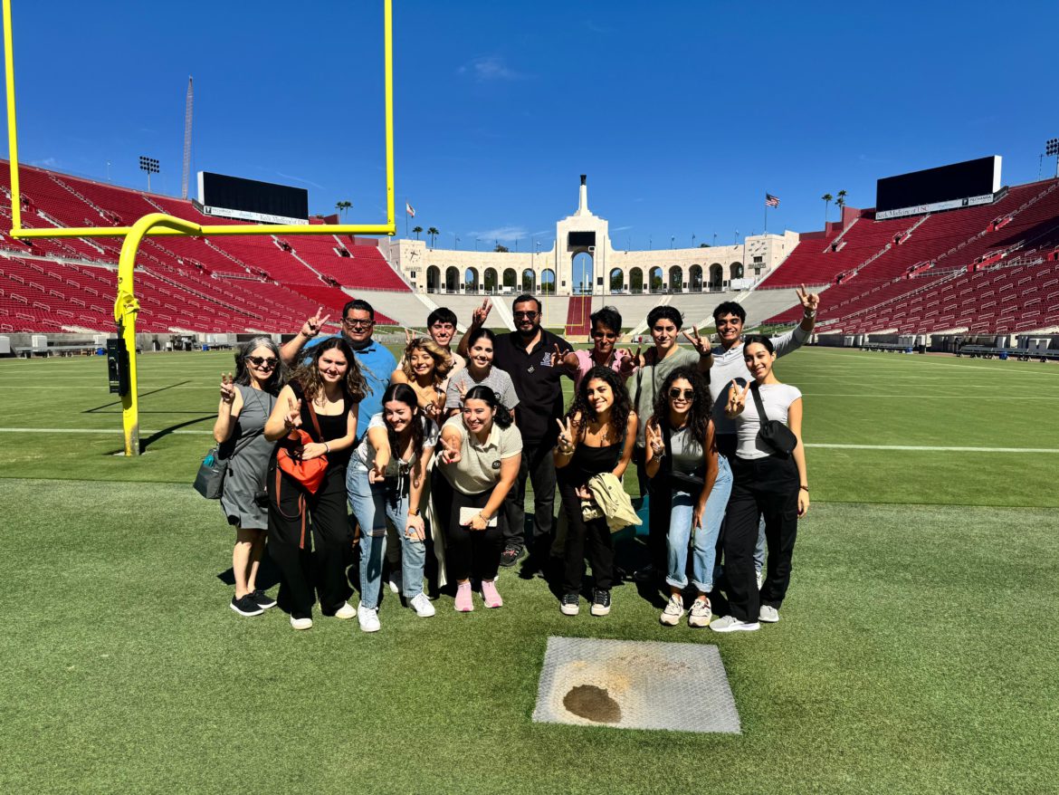 El Memorial Coliseum recibe a estudiantes de Comunicación