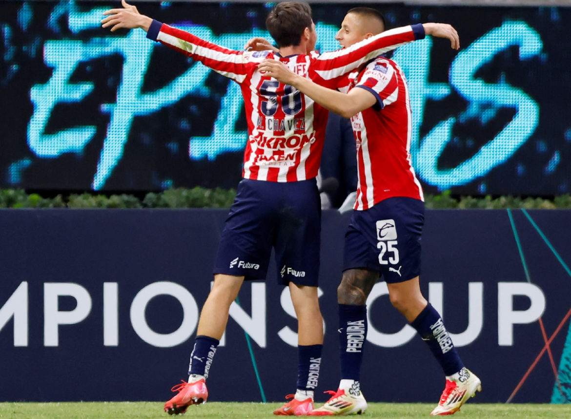 Chivas vence al América con autogol en el Clásico Nacional