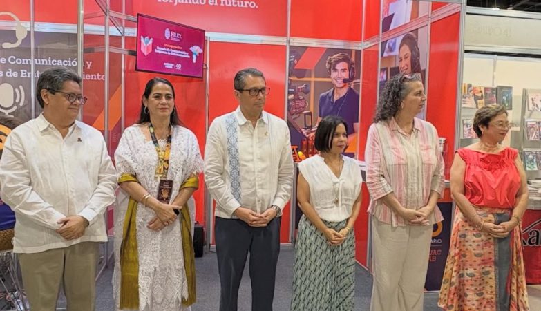 Inauguración de stand de Comunicación en la FILEY