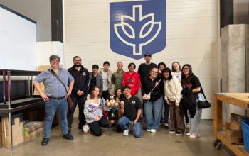 La foto del recuerdo entre los estudiantes Anáhuac Mayab y Phil McLaughlin