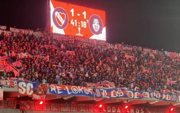 Aficionados de la U de Chile durante encuentro con Independiente