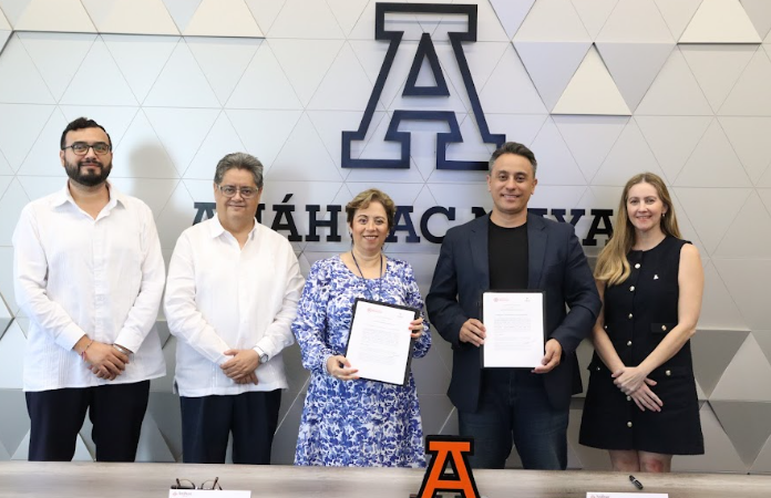 De izquierda a derecha: Mtro. José Alberto Guerrero Silva, Dr. Carlos Pérez Várguez, Dra. Marisol Tello Rodríguez, Dr. Roberto Gondo Macedo, Mtra. Regina Otero Roche. Foto de Daniela Acosta Pérez