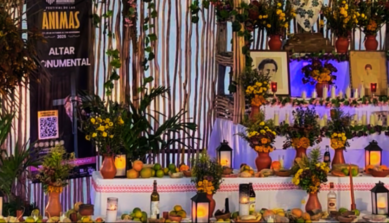 Altar Monumental y celebraciones del Festival de las Ánimas 2025 en Mérida durante el Hanal Pixán.