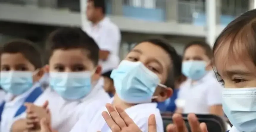 Aumento de la demanda de cubrebocas y antivirales ante el repunte de sarampión