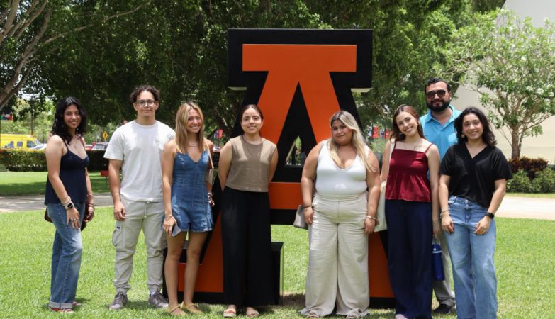 Foto del evento de despedida organizado por el Área Internacional de la Anáhuac Mayab